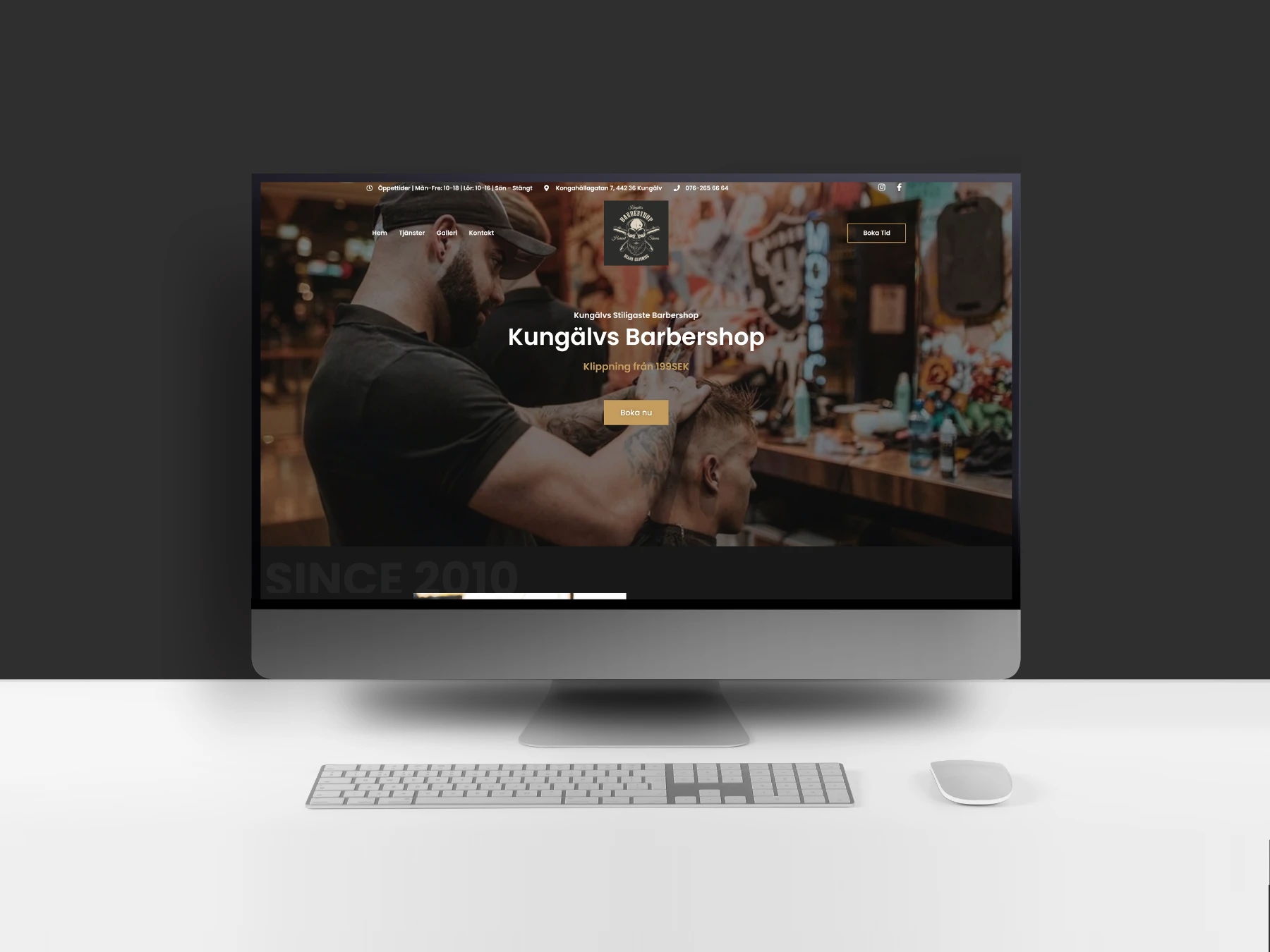 En bild på en en laptop på ett bord mot en svart bakgrund. På laptopen finns kungälvs barbershops startsida som Lean Designs har gjort.